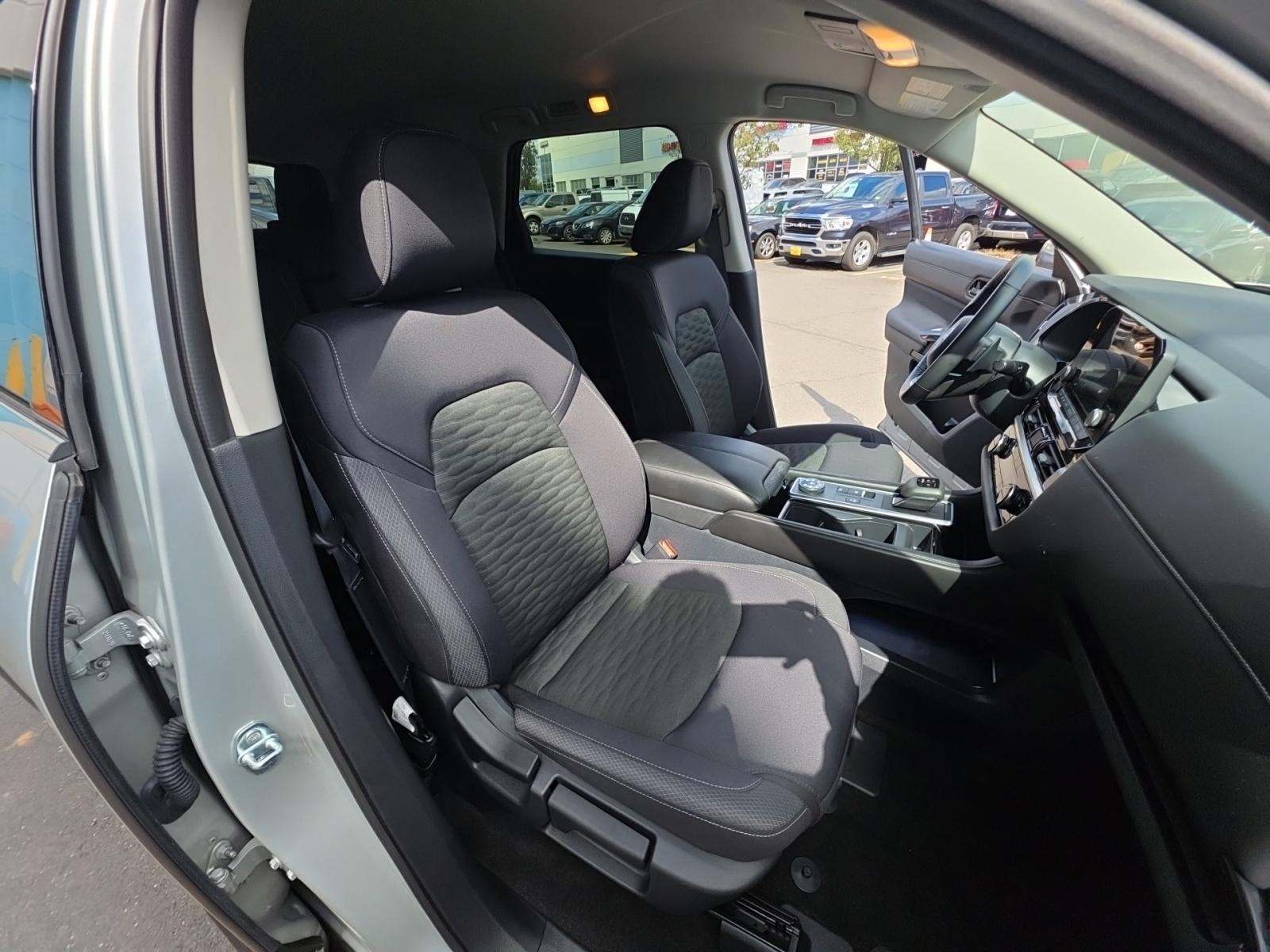 2025 Nissan Pathfinder SV AWD