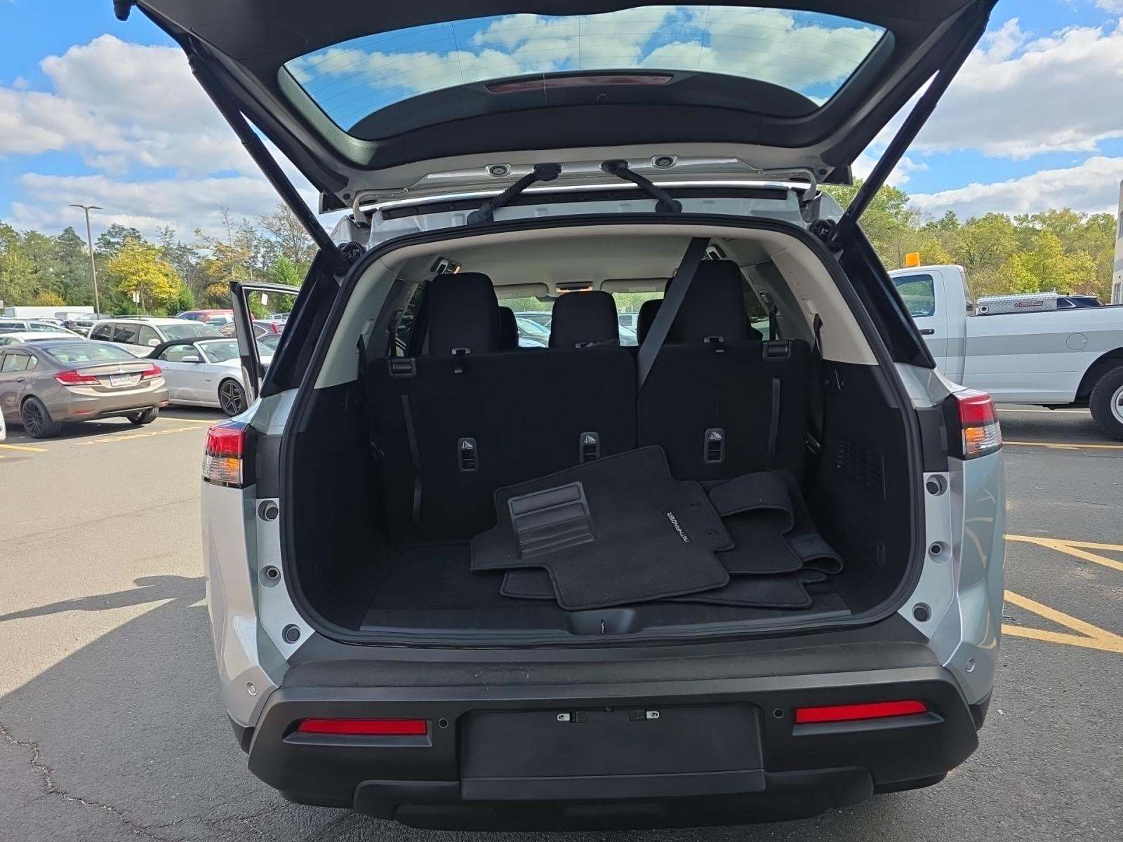 2025 Nissan Pathfinder SV AWD