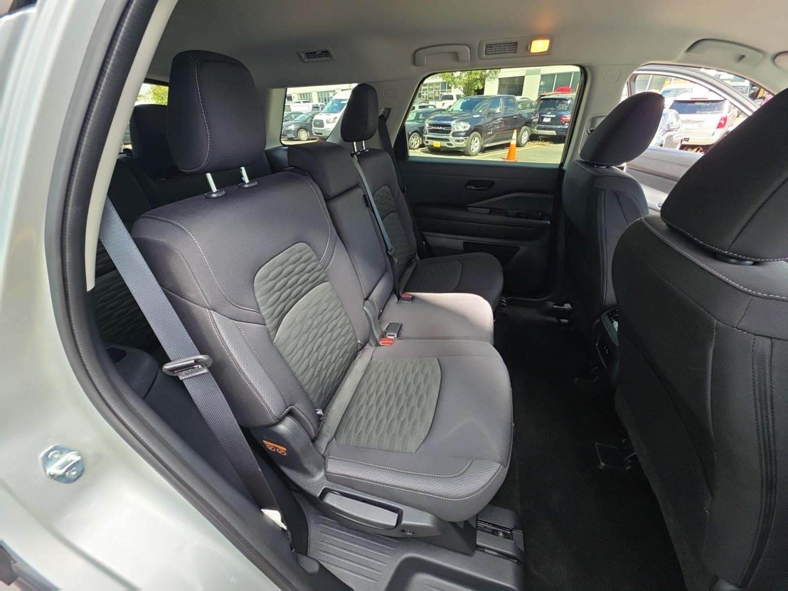 2025 Nissan Pathfinder SV AWD