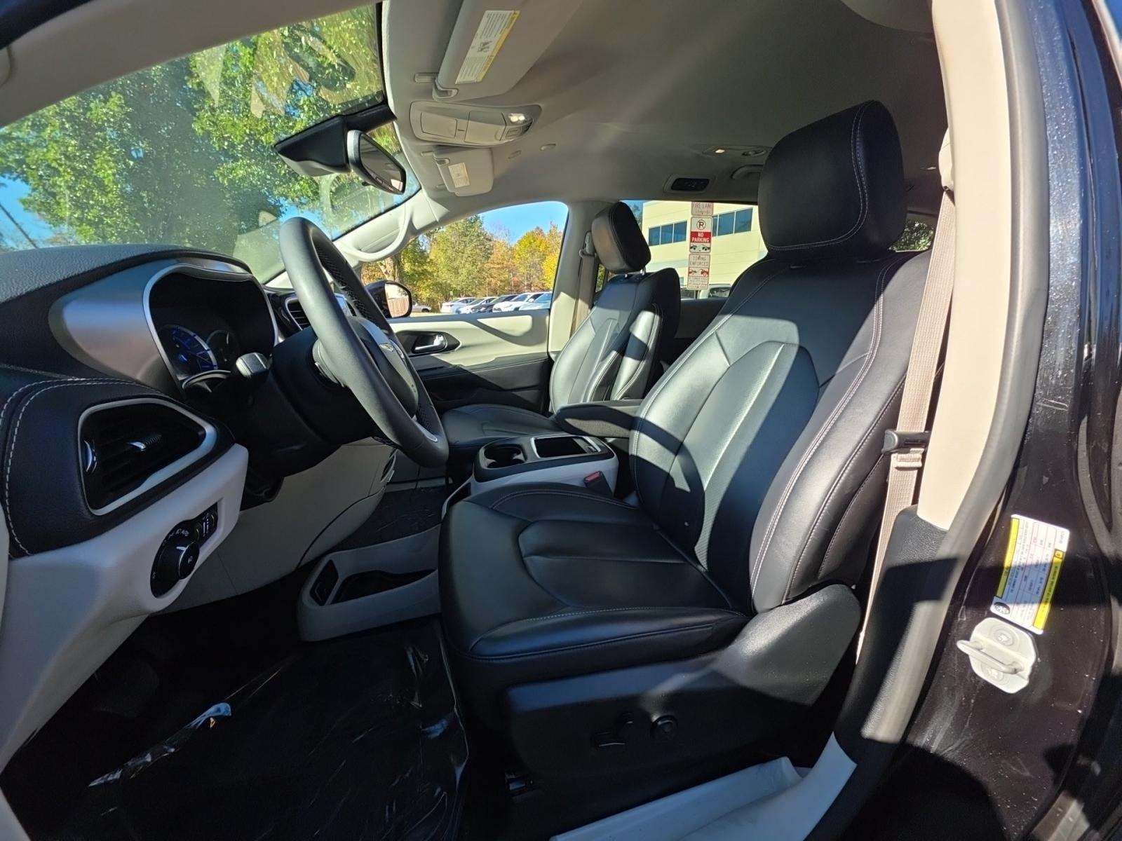 2024 Chrysler Pacifica Hybrid Select FWD