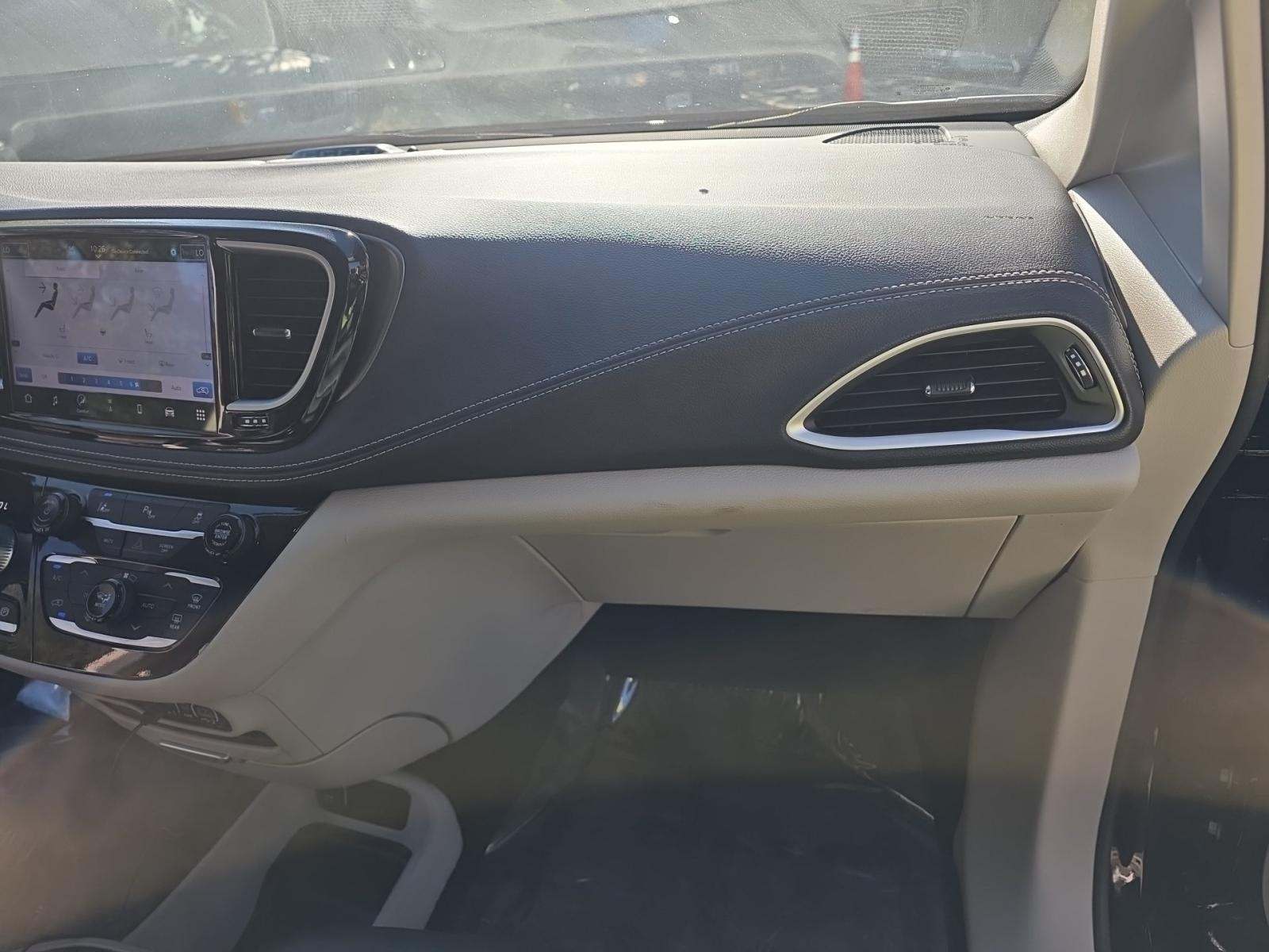 2024 Chrysler Pacifica Hybrid Select FWD