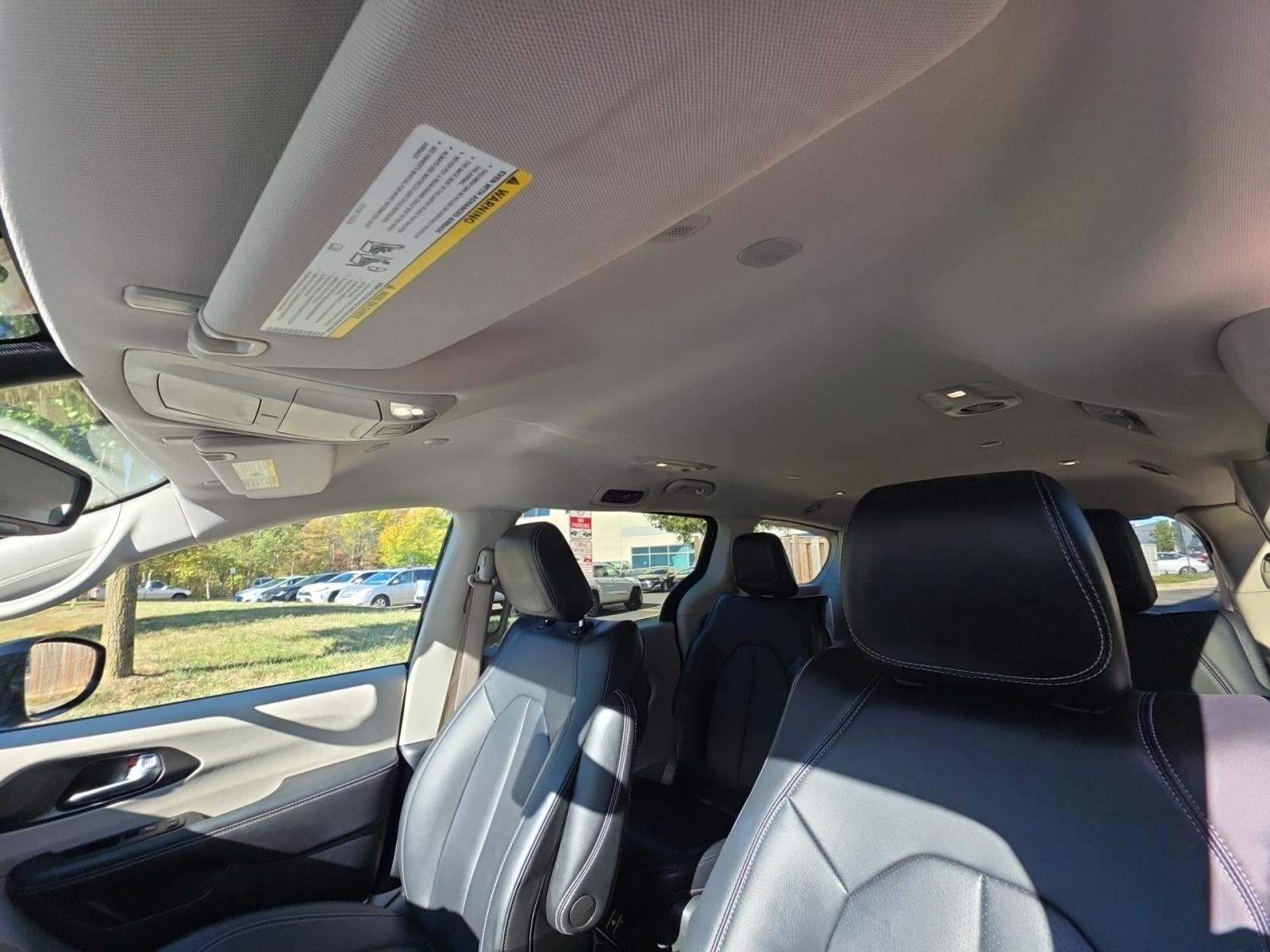 2024 Chrysler Pacifica Hybrid Select FWD