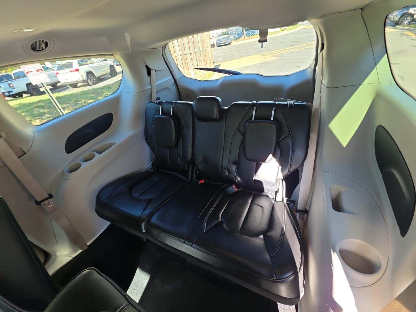 2024 Chrysler Pacifica Hybrid Select FWD