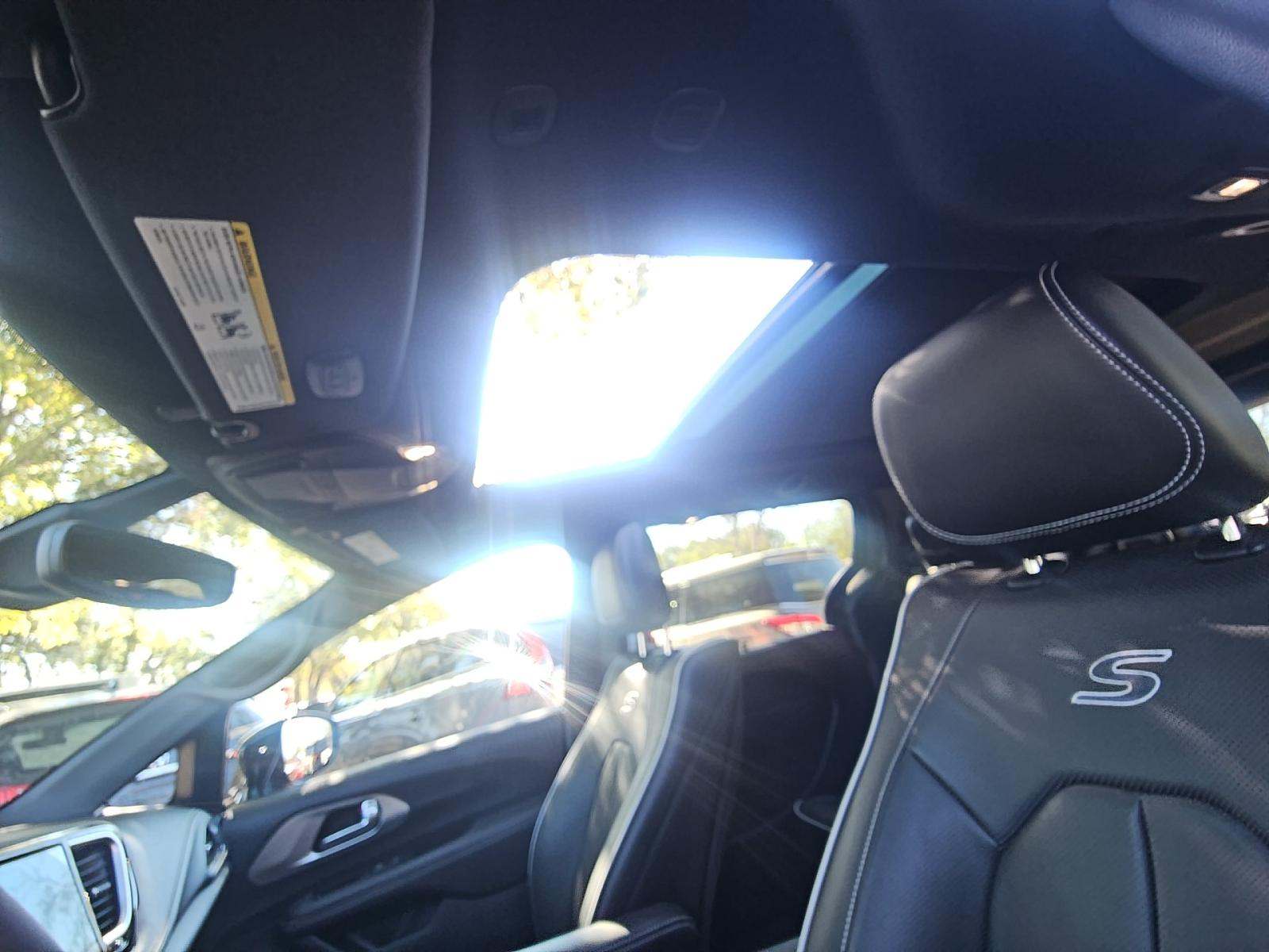 2024 Chrysler Pacifica Limited FWD