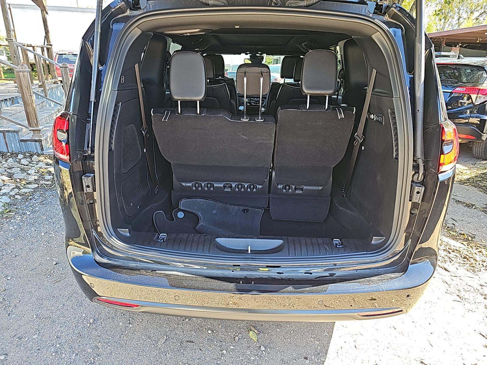 2024 Chrysler Pacifica Limited FWD