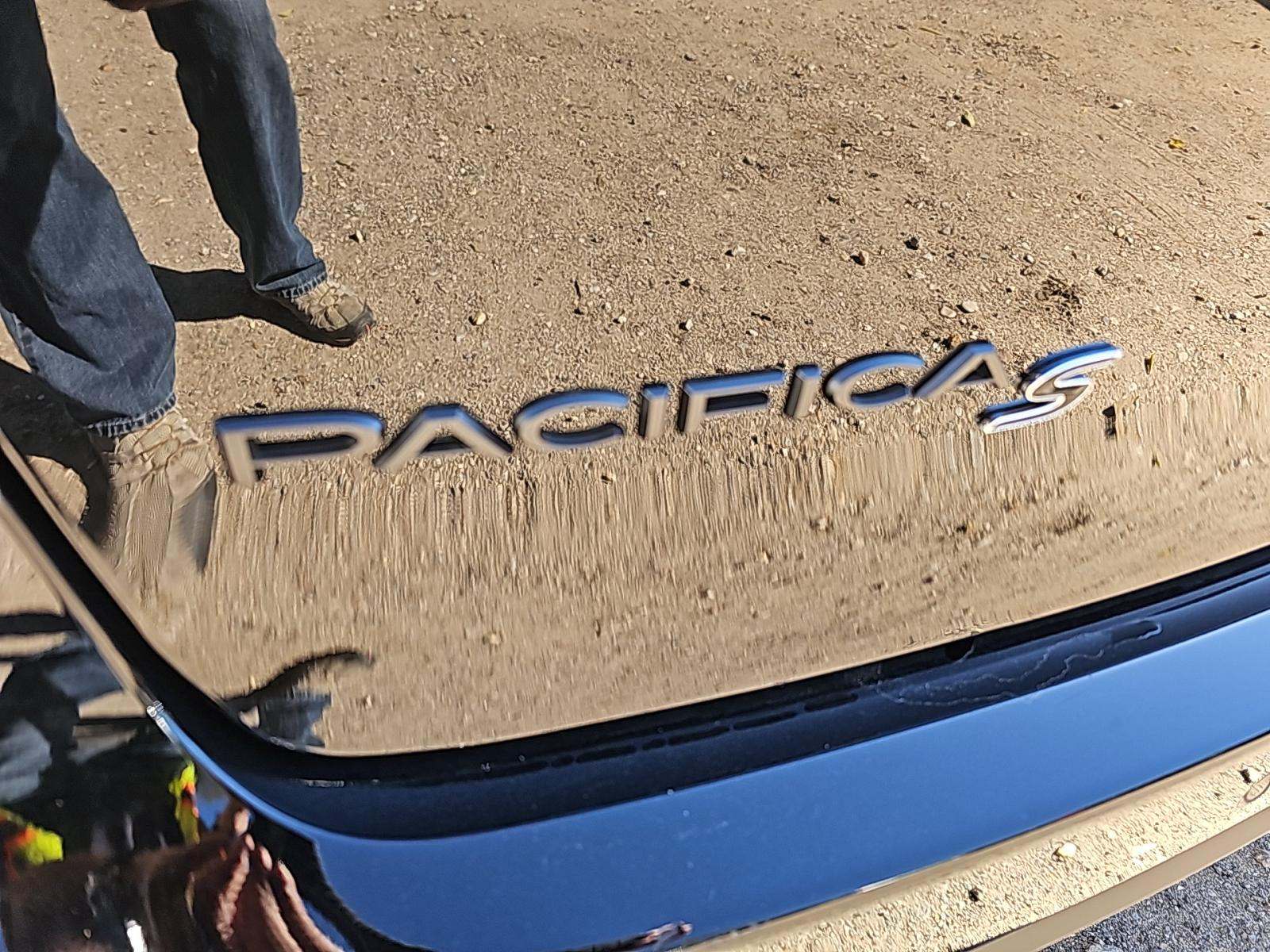 2024 Chrysler Pacifica Limited FWD