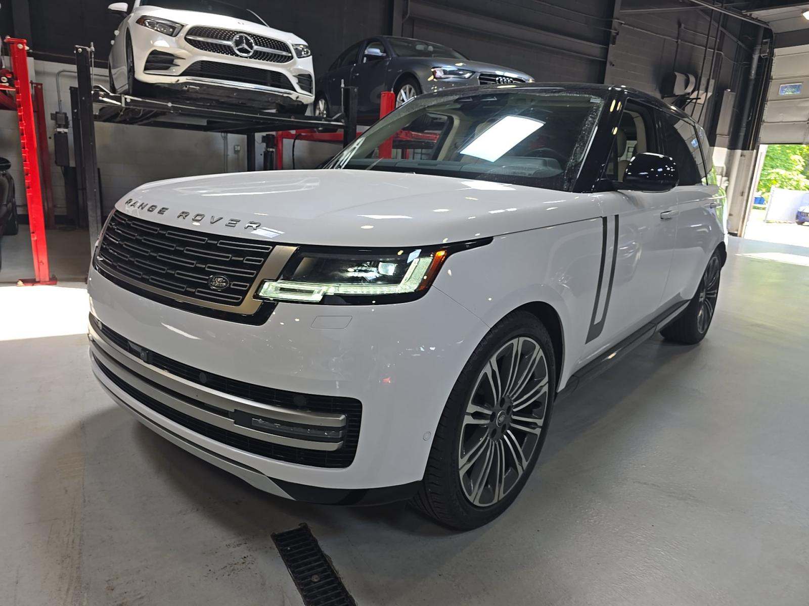 2024 Land Rover Range Rover SE LWB AWD