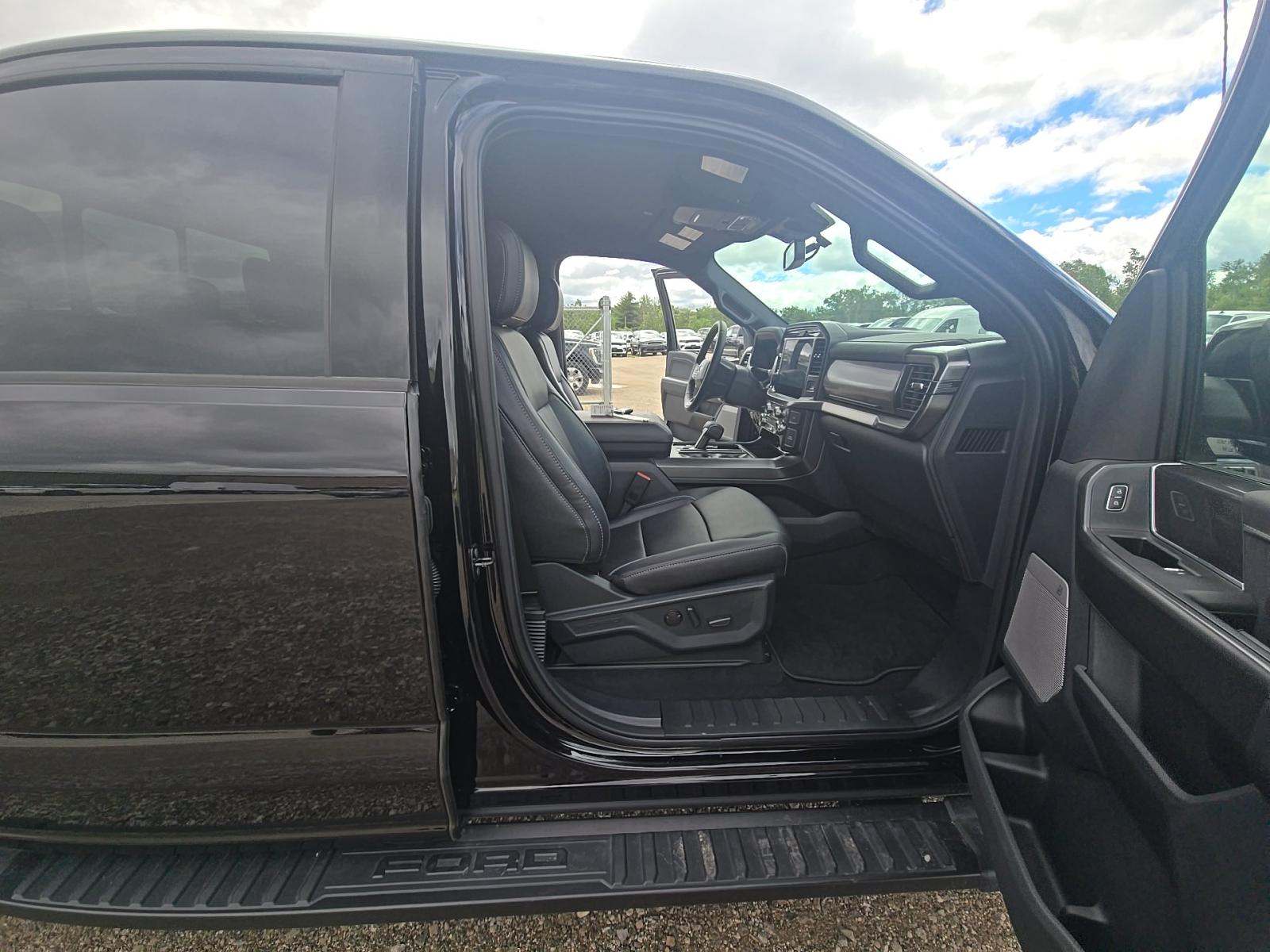 2025 Ford F-150 Lariat AWD