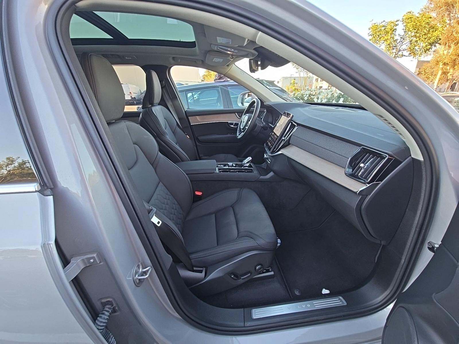 2025 Volvo XC90 B5 Plus AWD