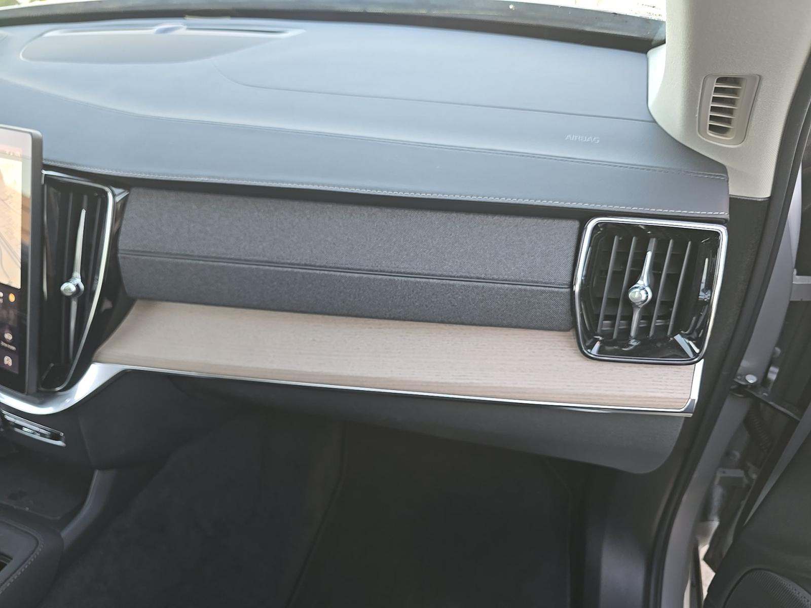 2025 Volvo XC90 B5 Plus AWD