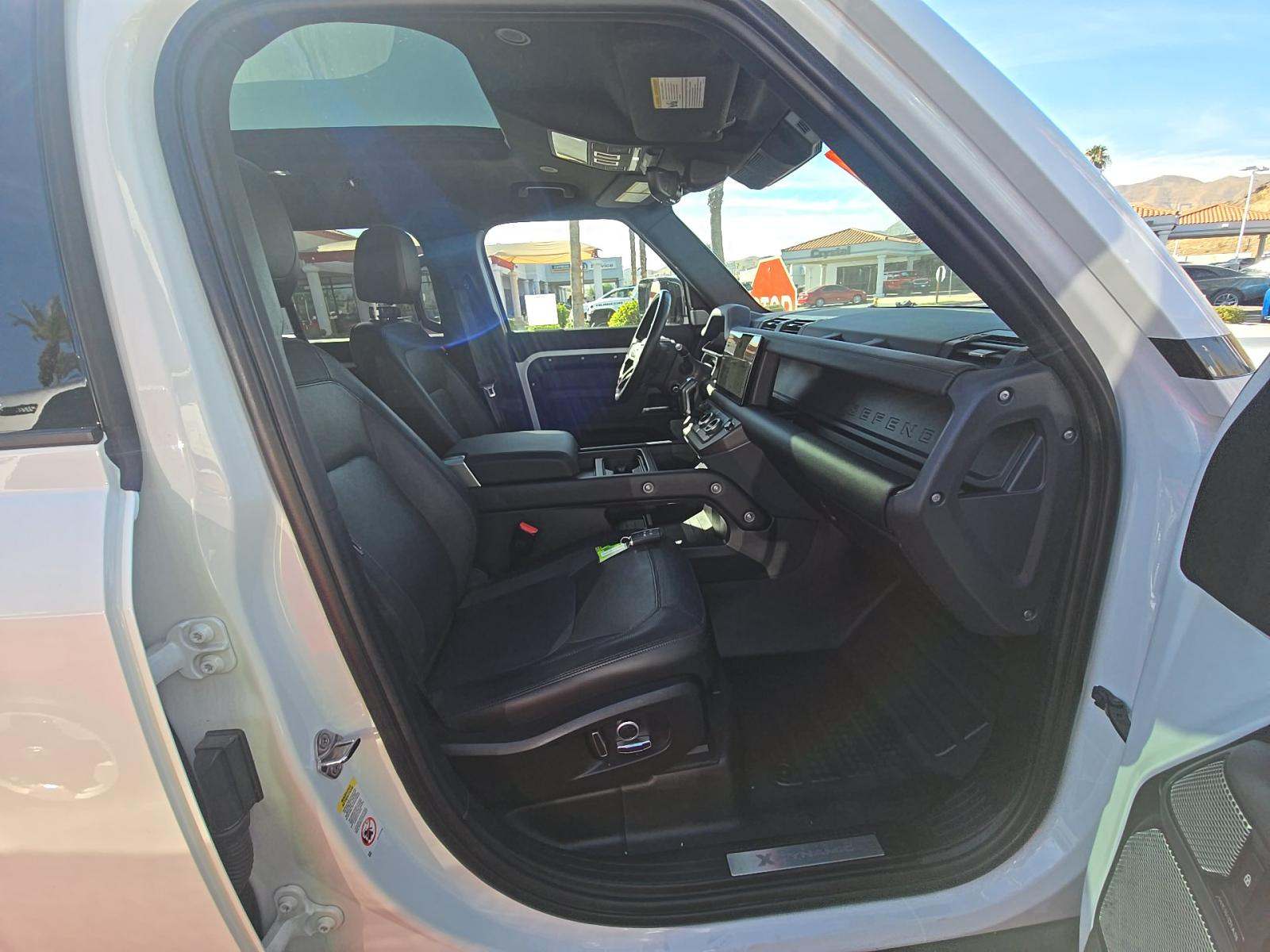 2024 Land Rover Defender 130 X-Dynamic SE AWD