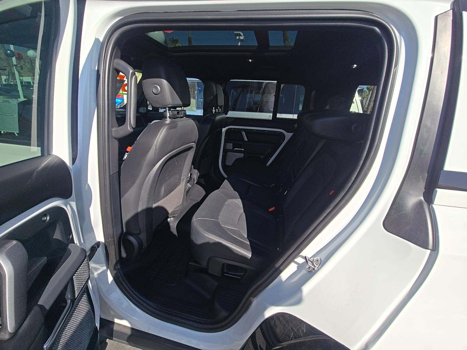 2024 Land Rover Defender 130 X-Dynamic SE AWD