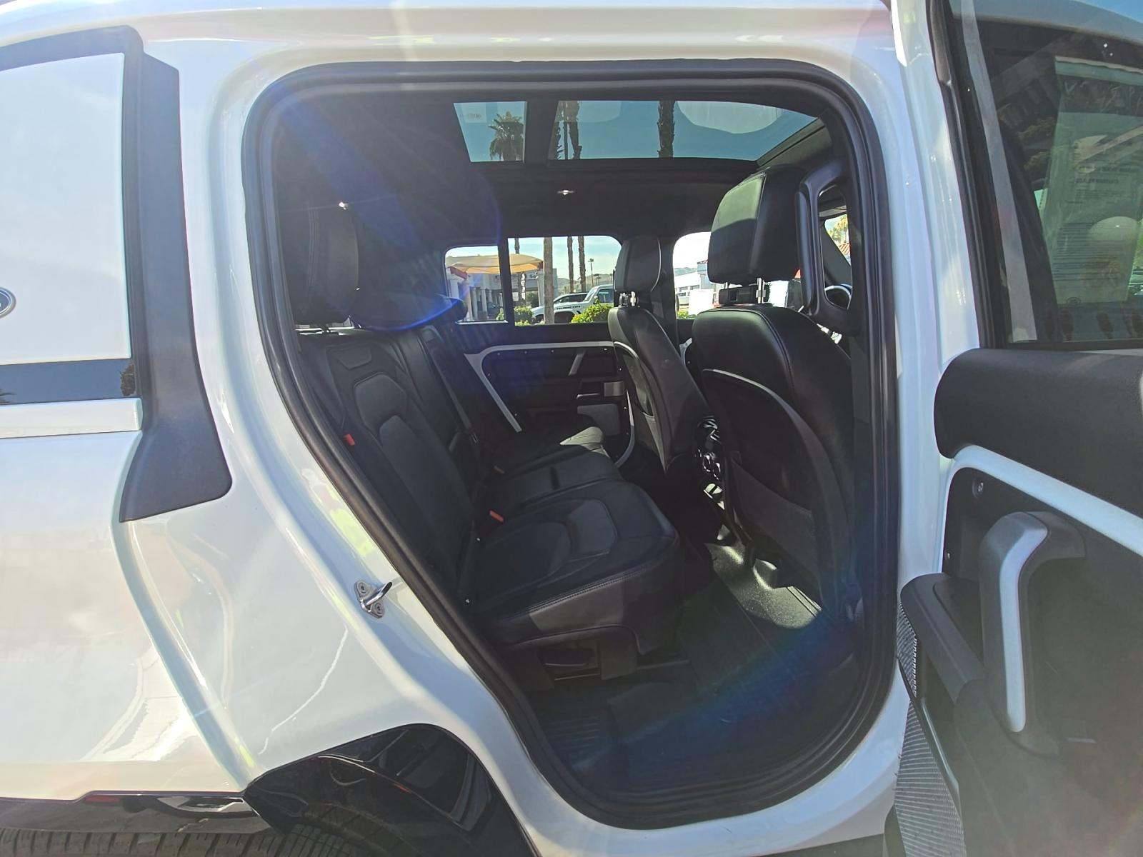 2024 Land Rover Defender 130 X-Dynamic SE AWD