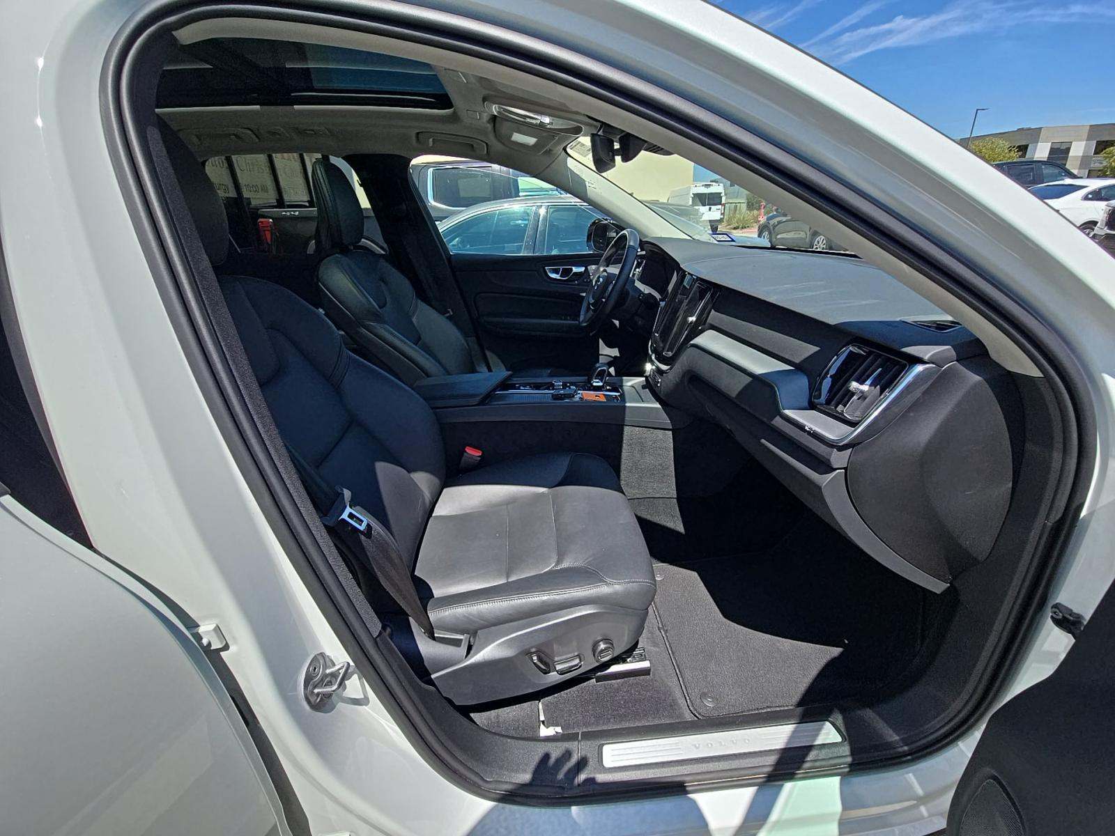 2025 Volvo XC60 B5 Core AWD