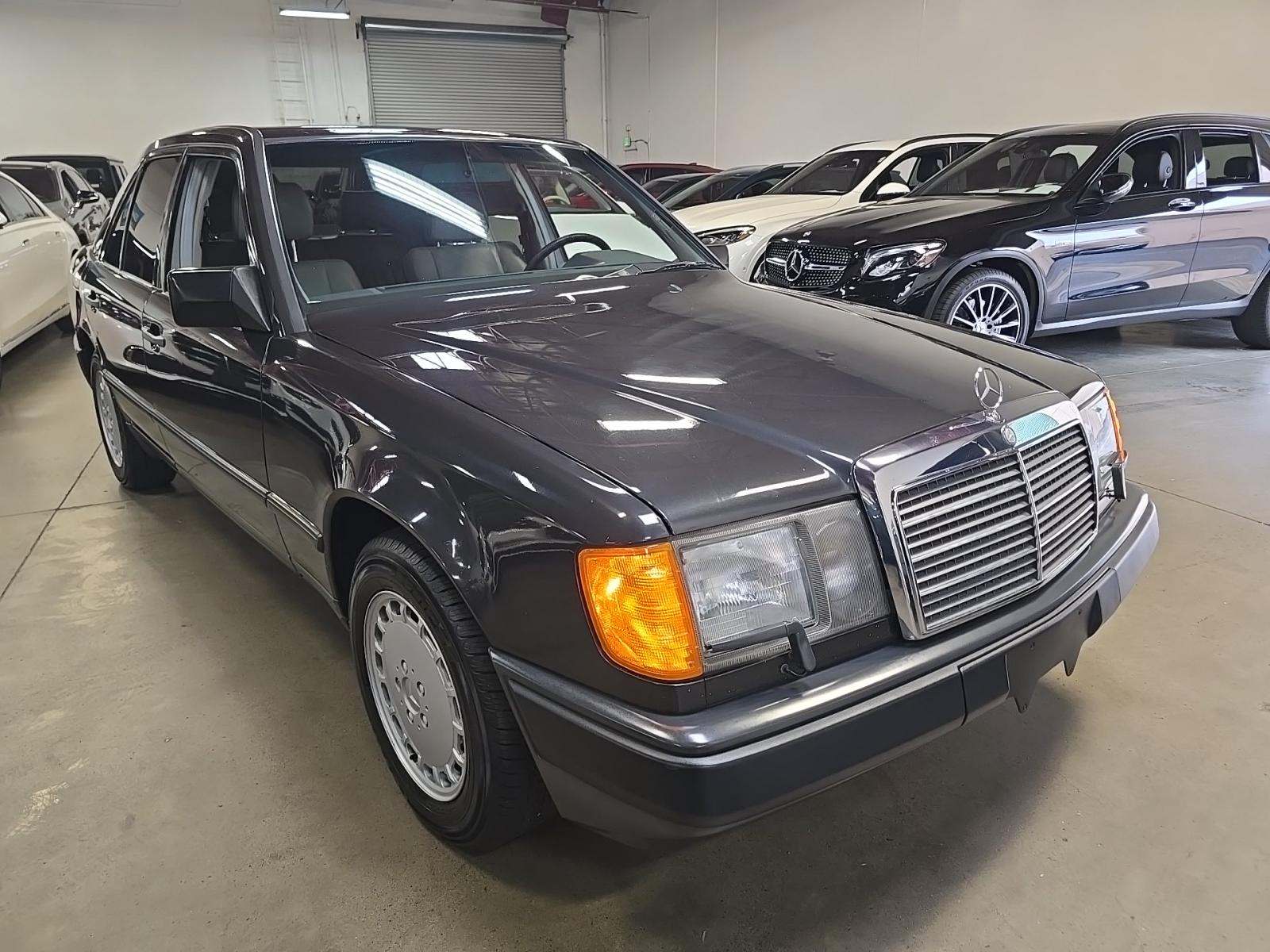 MERCEDES-BENZ E-CLASS - 4