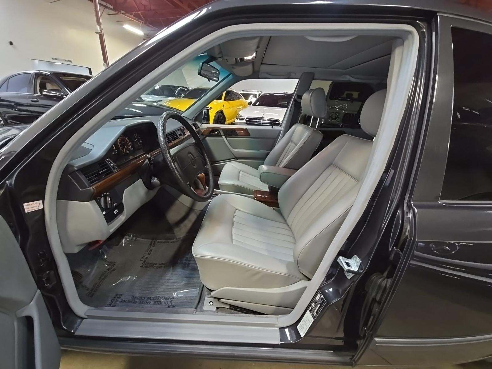 MERCEDES-BENZ E-CLASS - 6