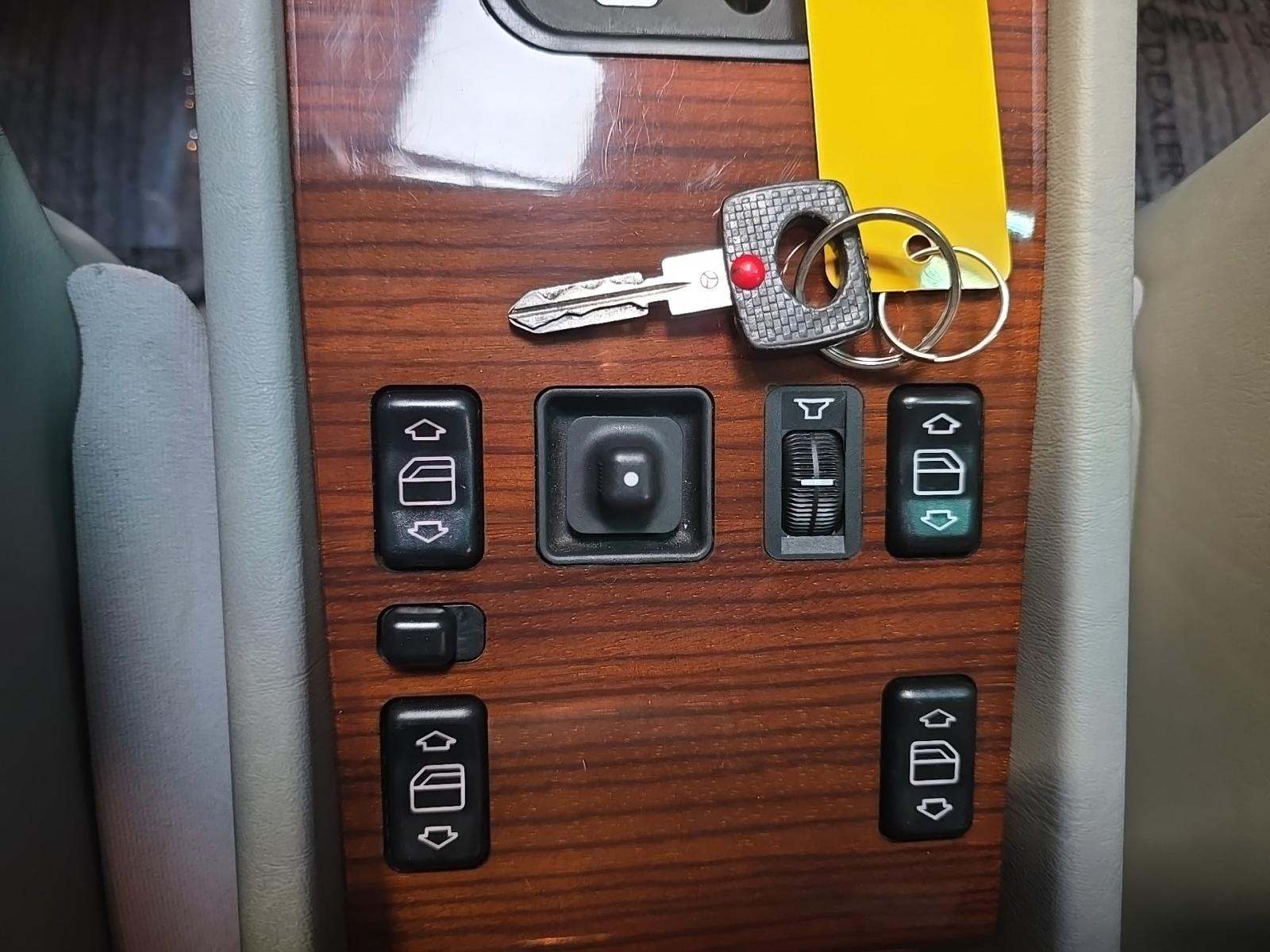 MERCEDES-BENZ E-CLASS - 8