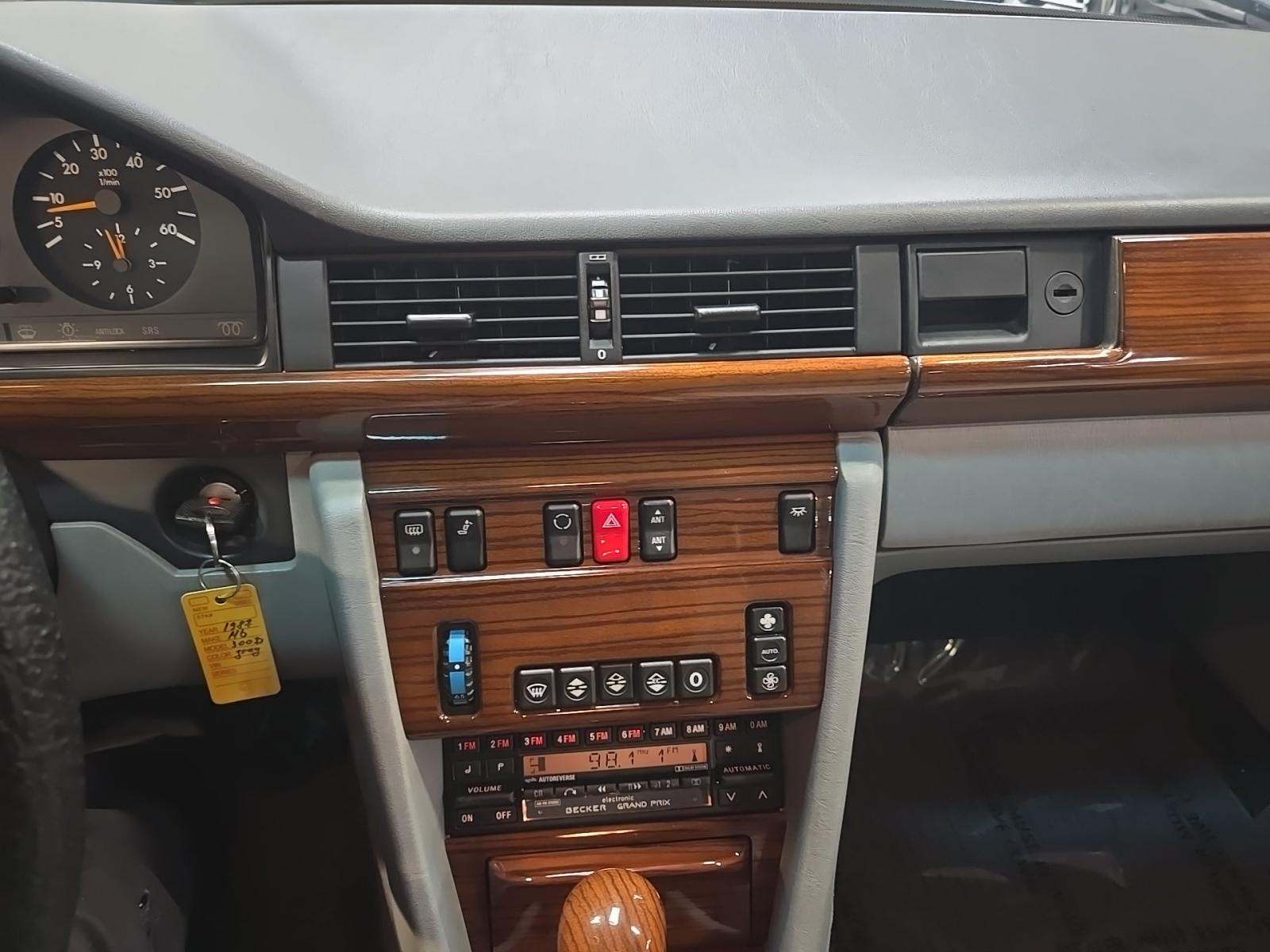 MERCEDES-BENZ E-CLASS - 10