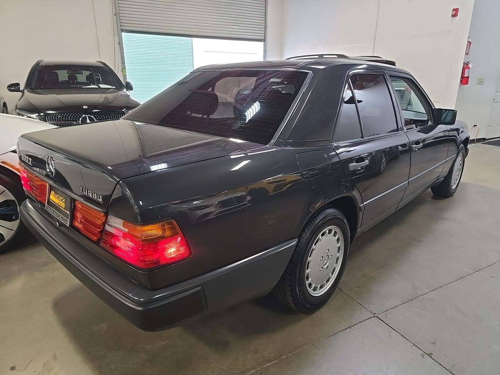 MERCEDES-BENZ E-CLASS - 3