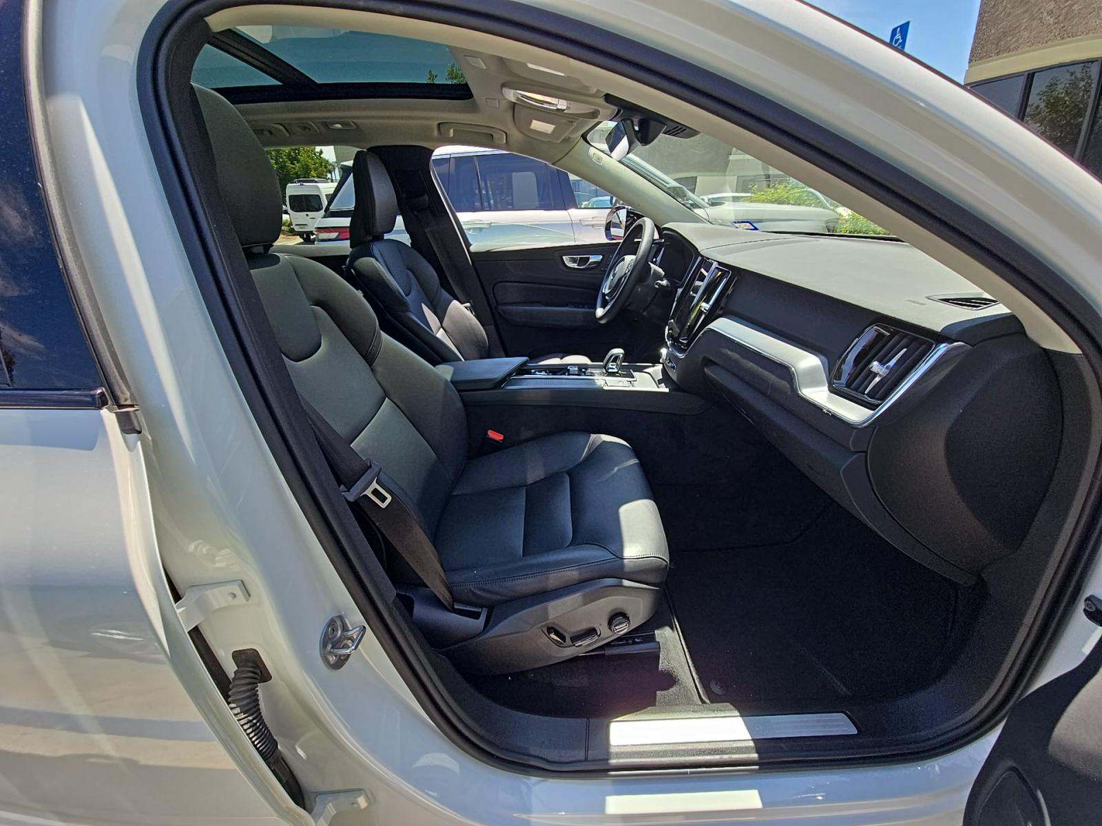 2025 Volvo XC60 B5 Core AWD