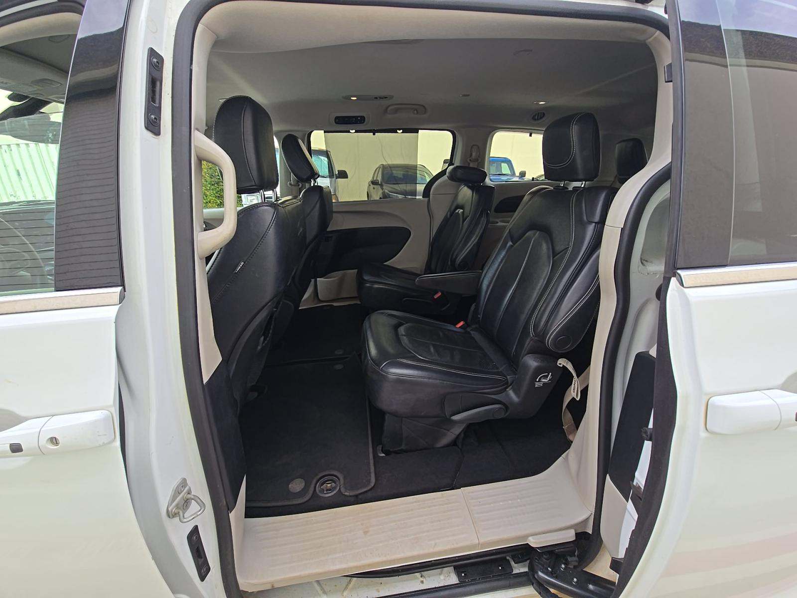 2022 Chrysler Pacifica Touring L FWD