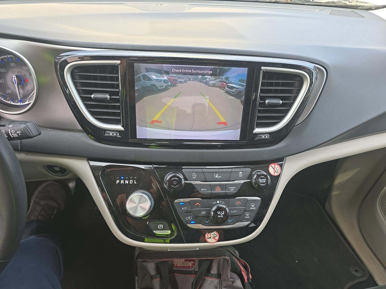 2022 Chrysler Pacifica Touring L FWD
