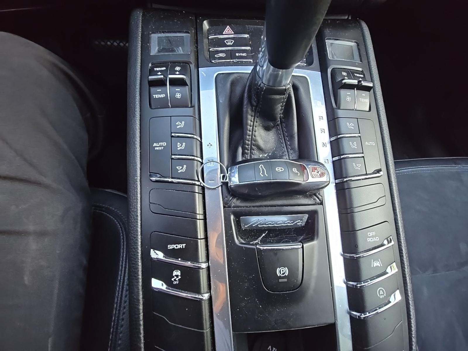 2018 Porsche Macan Base AWD