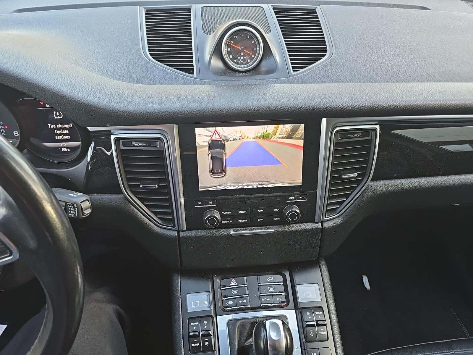 2018 Porsche Macan Base AWD