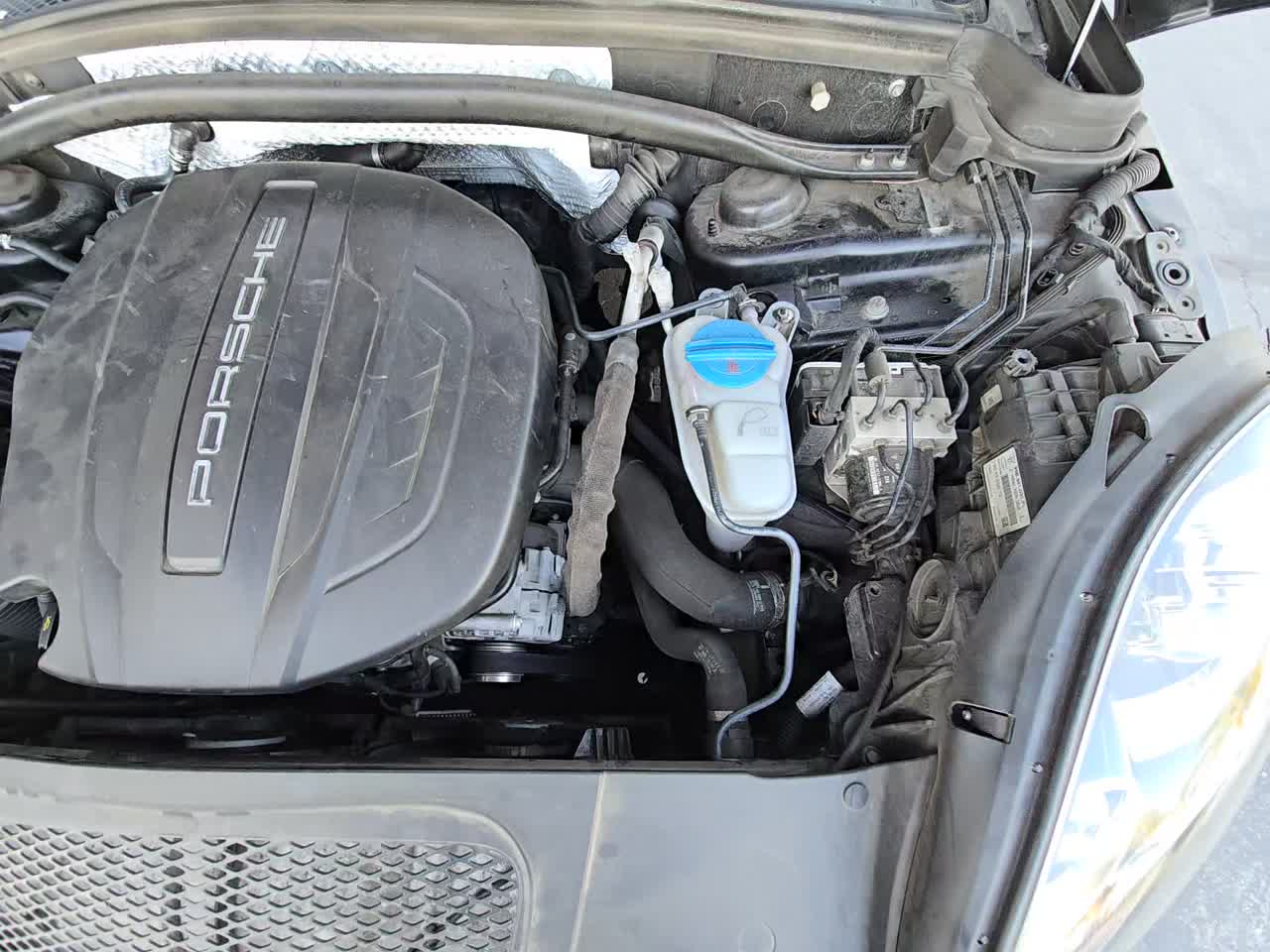 2018 Porsche Macan Base AWD