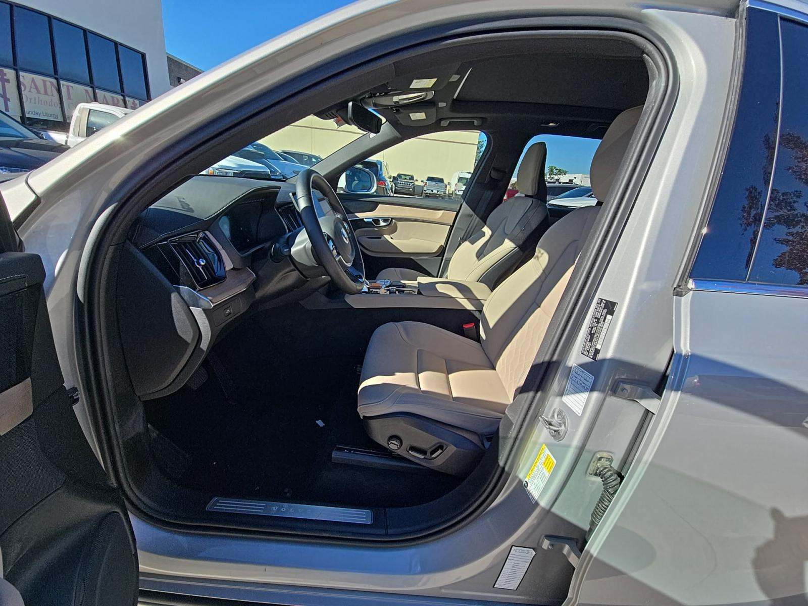 2025 Volvo XC90 B6 Plus AWD