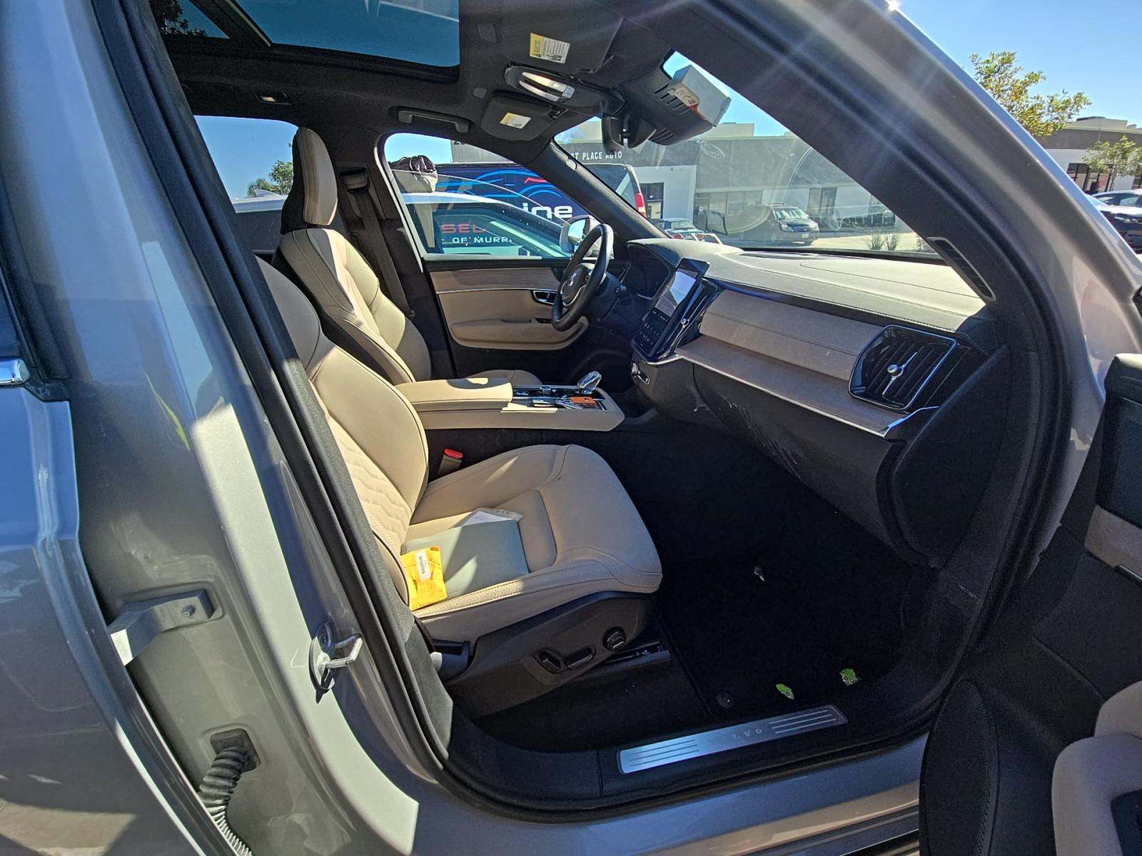 2025 Volvo XC90 B6 Plus AWD