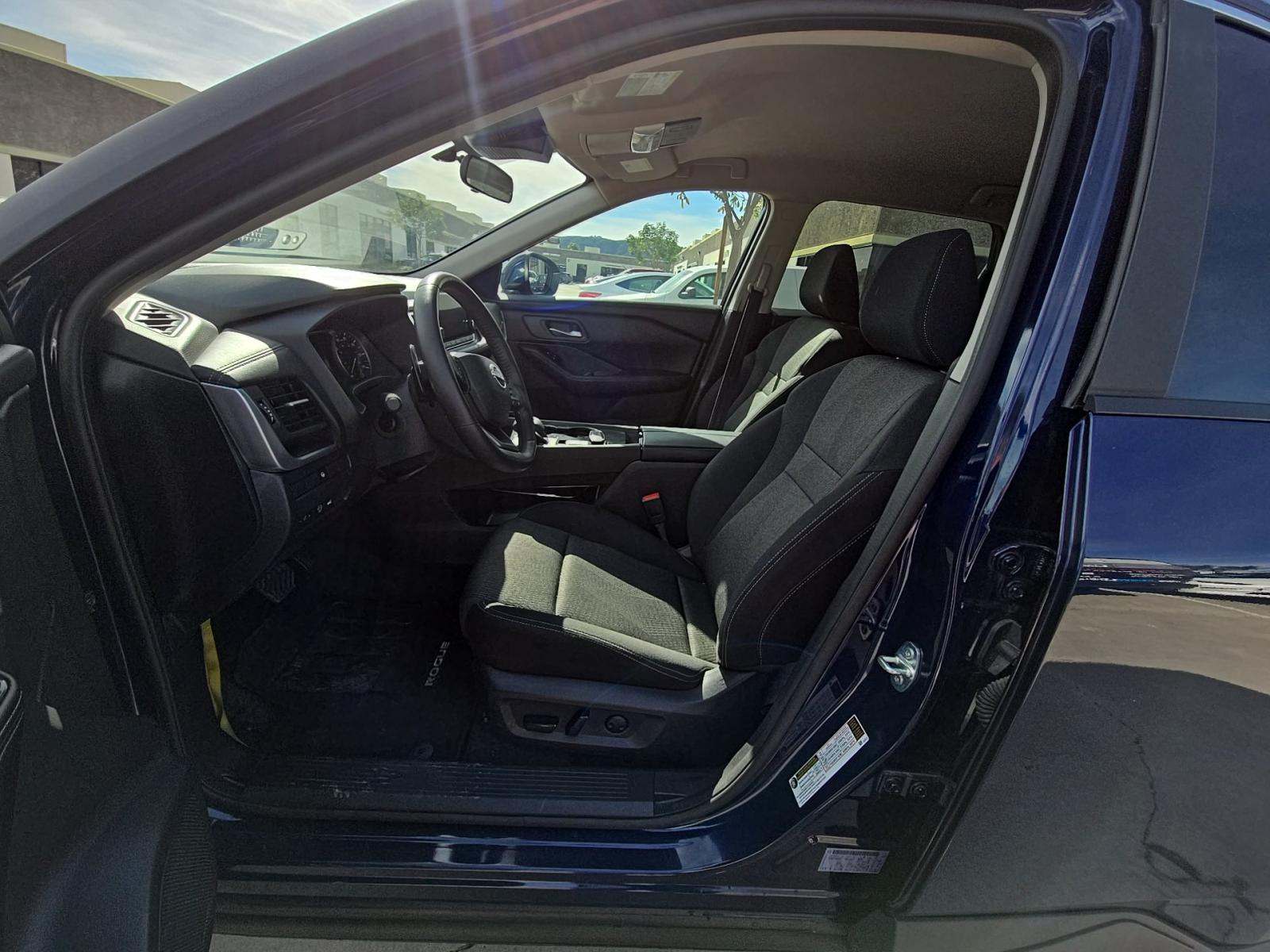 2025 Nissan Rogue SV FWD