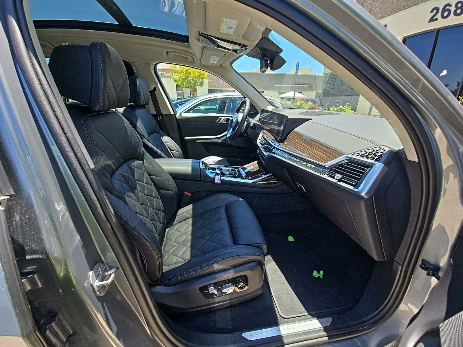 2025 BMW X7 xDrive40i AWD