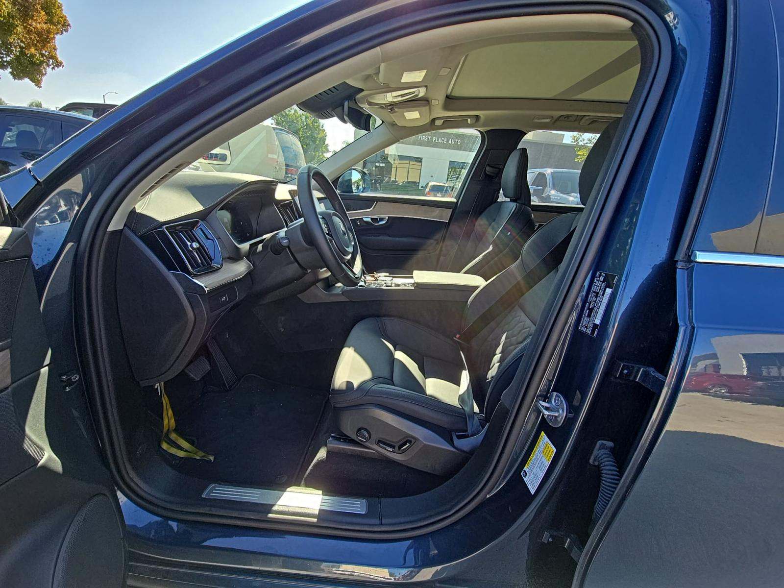 2025 Volvo XC90 B6 Plus AWD