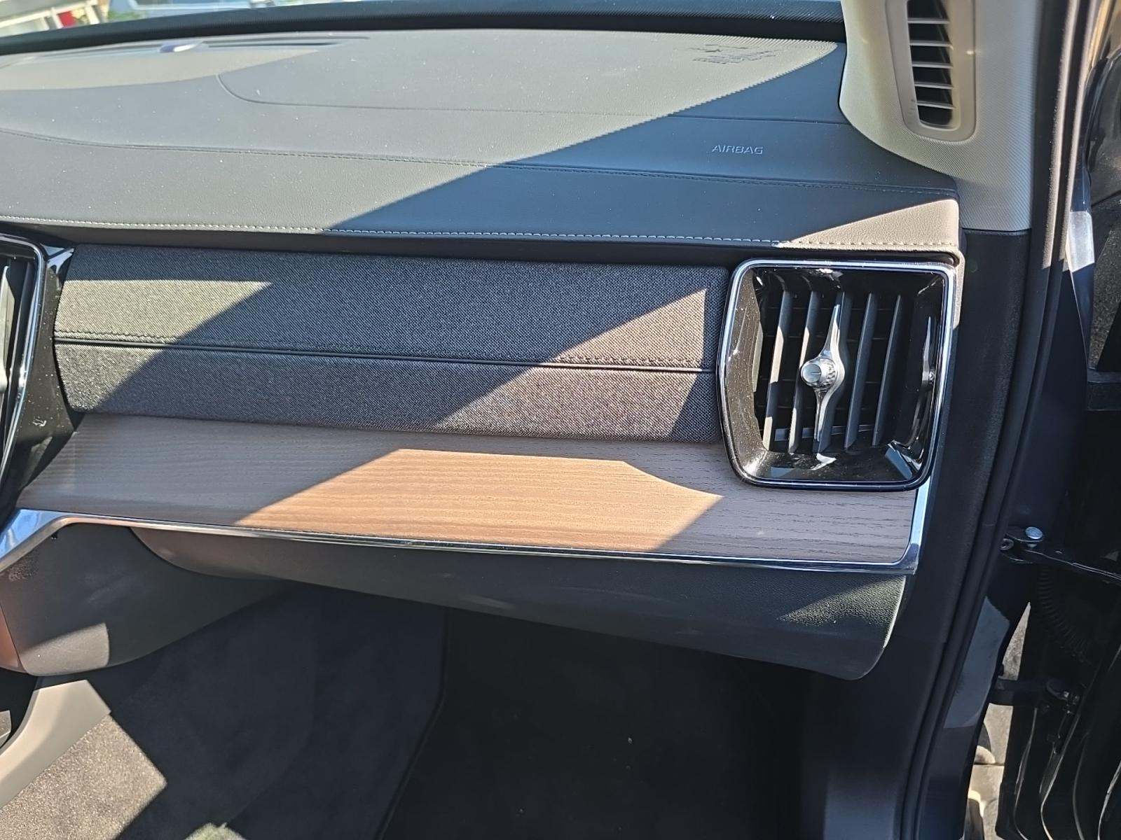 2025 Volvo XC90 B6 Plus AWD