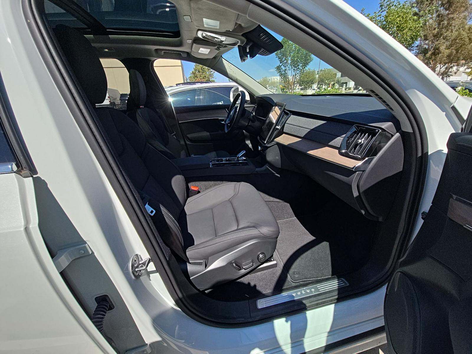 2025 Volvo XC90 B6 Plus AWD