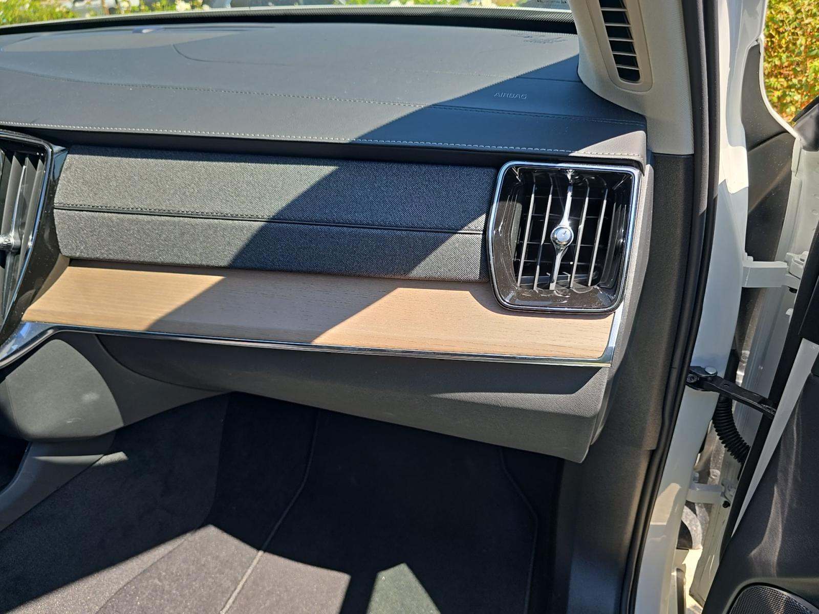 2025 Volvo XC90 B6 Plus AWD