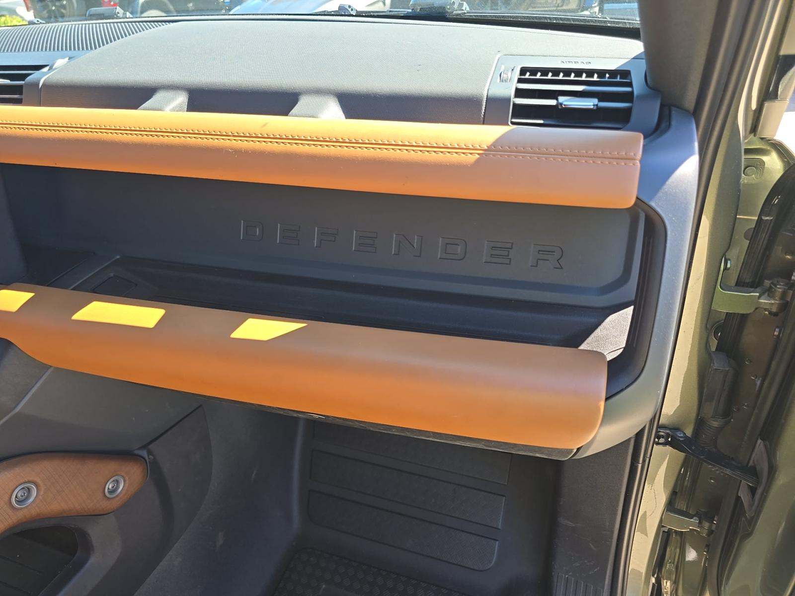 2023 Land Rover Defender 130 X-Dynamic SE AWD