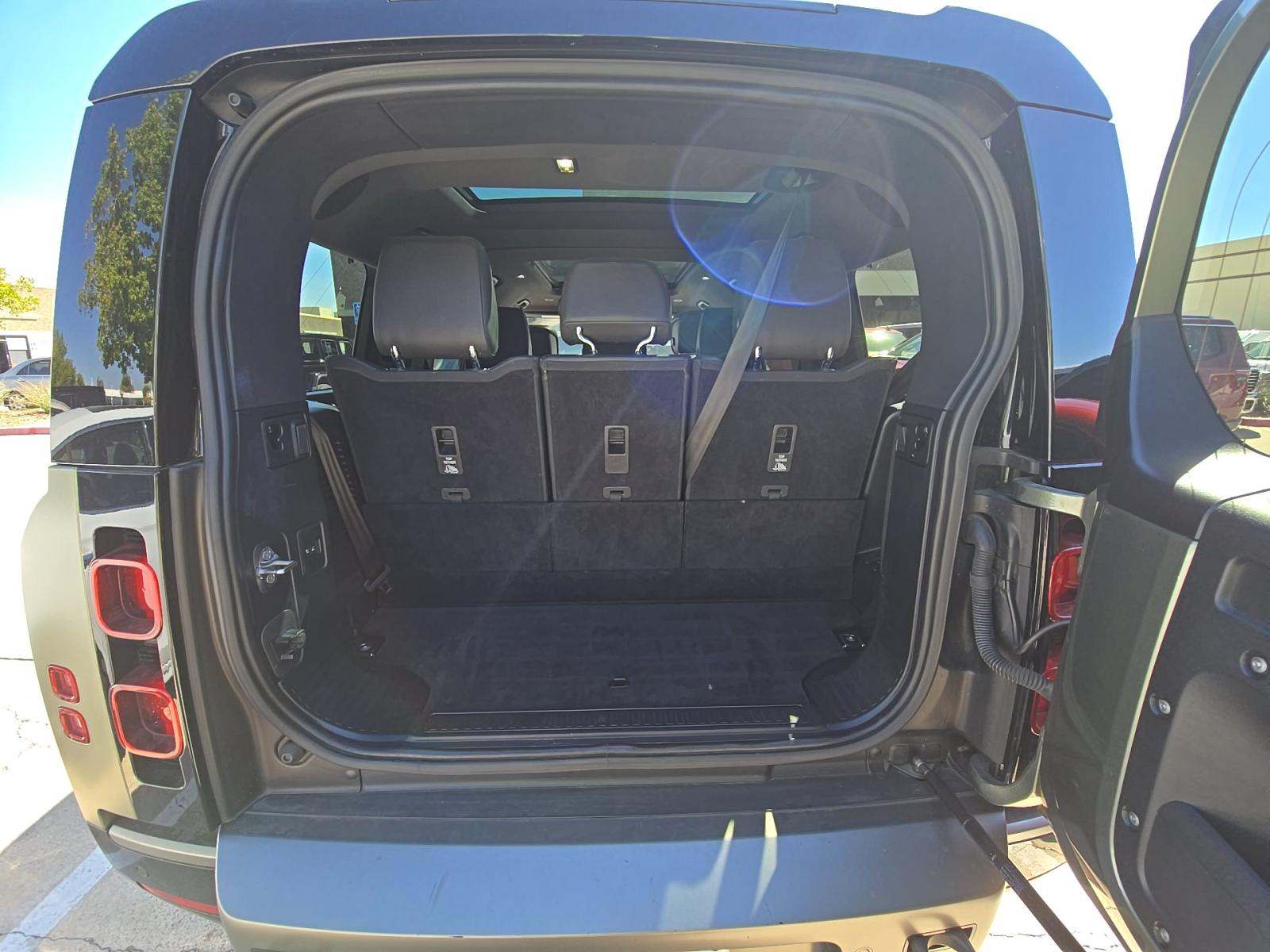 2023 Land Rover Defender 130 X-Dynamic SE AWD