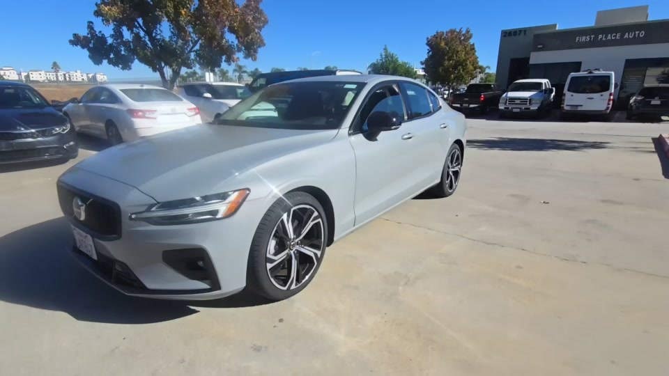 2024 Volvo S60 Core Dark Theme