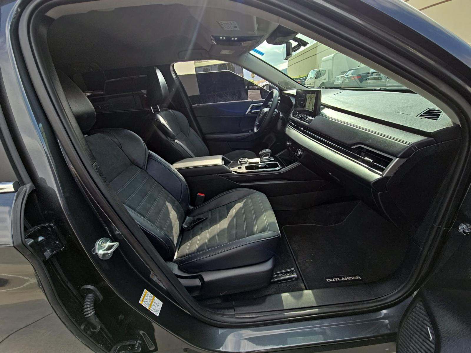 2025 Mitsubishi Outlander SE FWD