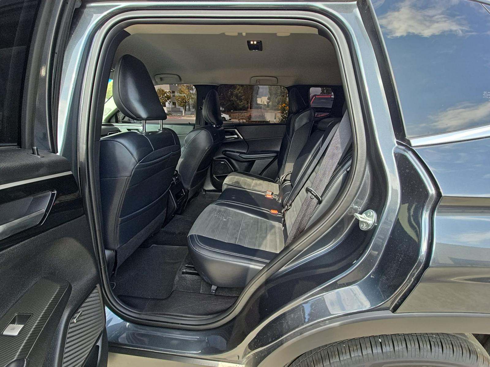 2025 Mitsubishi Outlander SE FWD