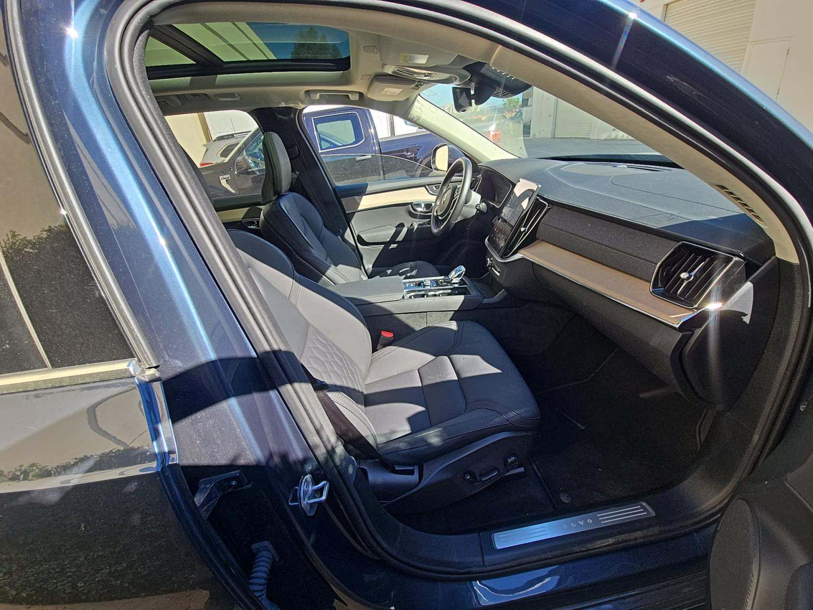 2025 Volvo XC90 B6 Plus AWD