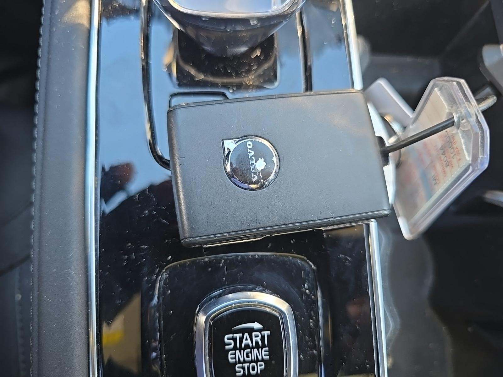 2025 Volvo XC90 B6 Plus AWD