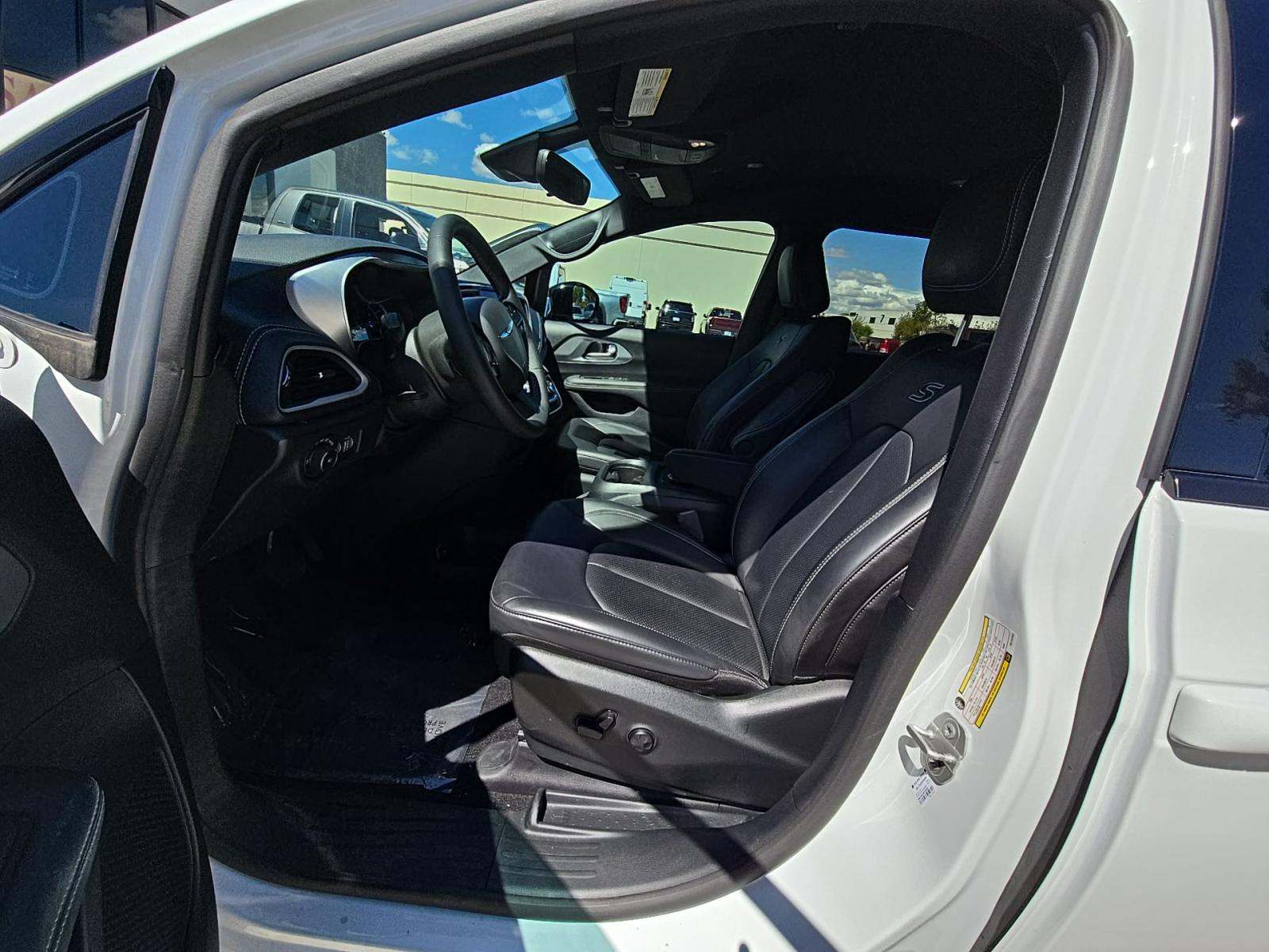 2024 Chrysler Pacifica Hybrid Select S Appearance FWD