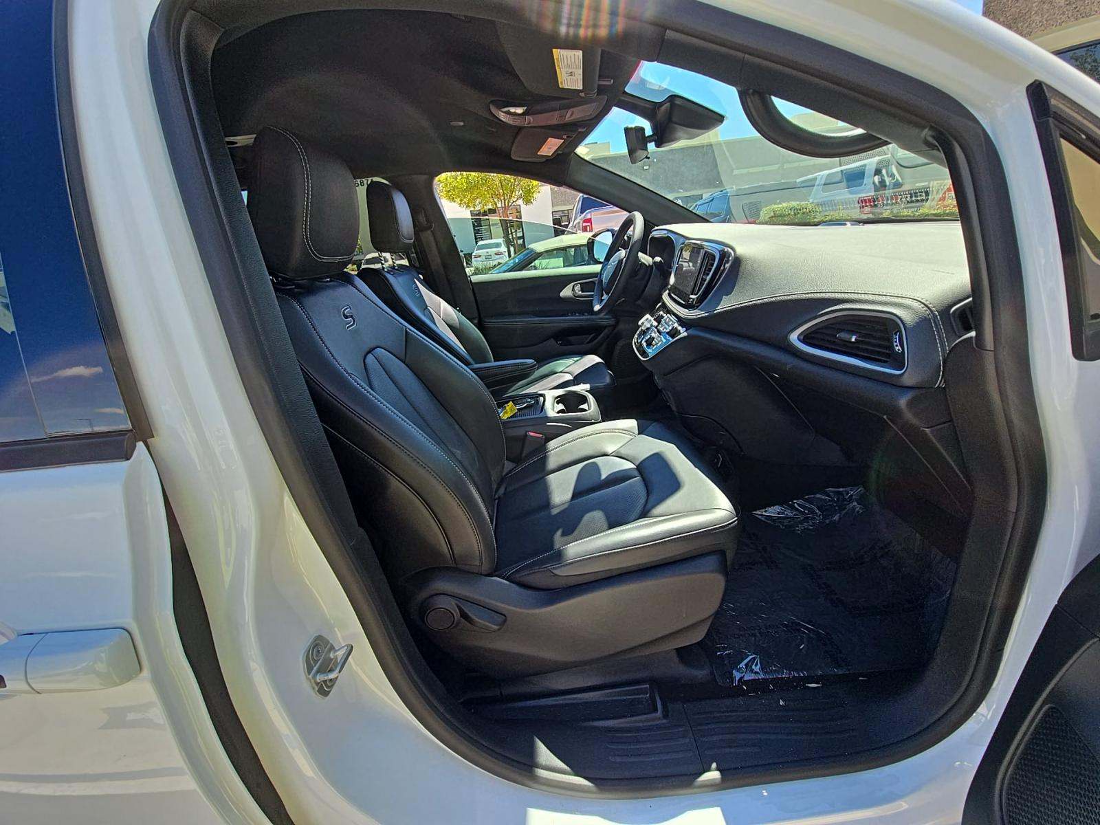 2024 Chrysler Pacifica Hybrid Select S Appearance FWD