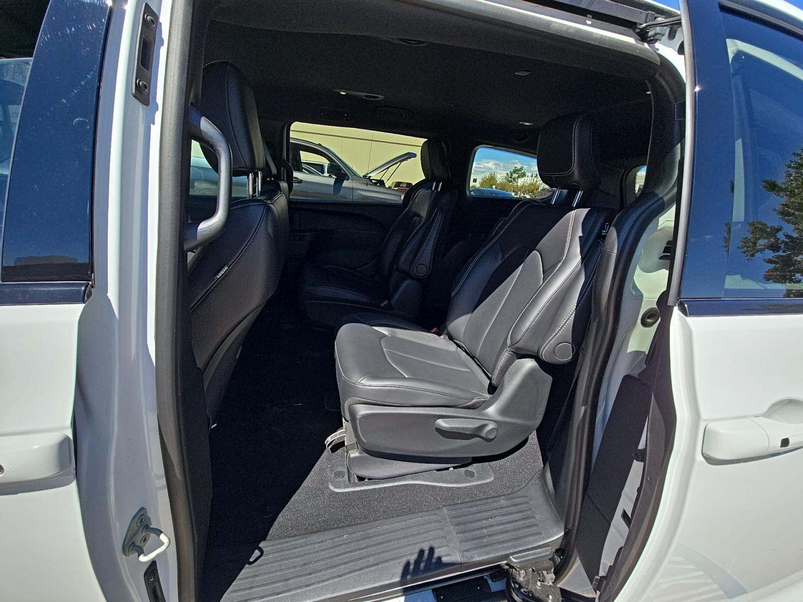 2024 Chrysler Pacifica Hybrid Select S Appearance FWD