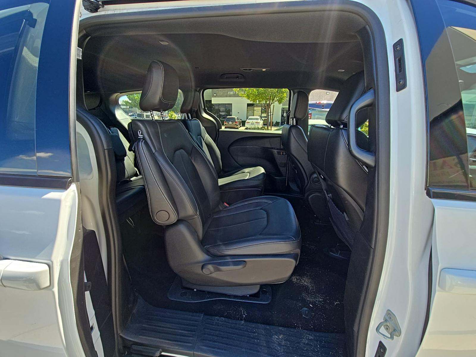 2024 Chrysler Pacifica Hybrid Select S Appearance FWD