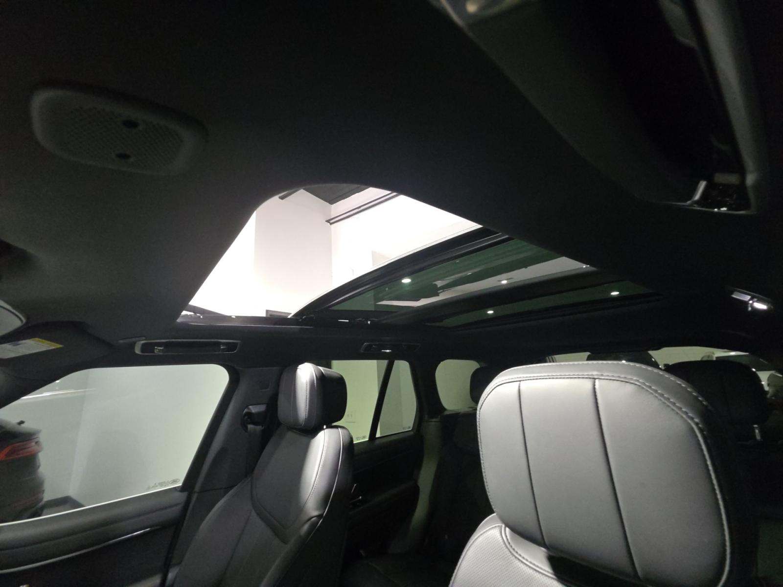 2023 Land Rover Range Rover SE AWD