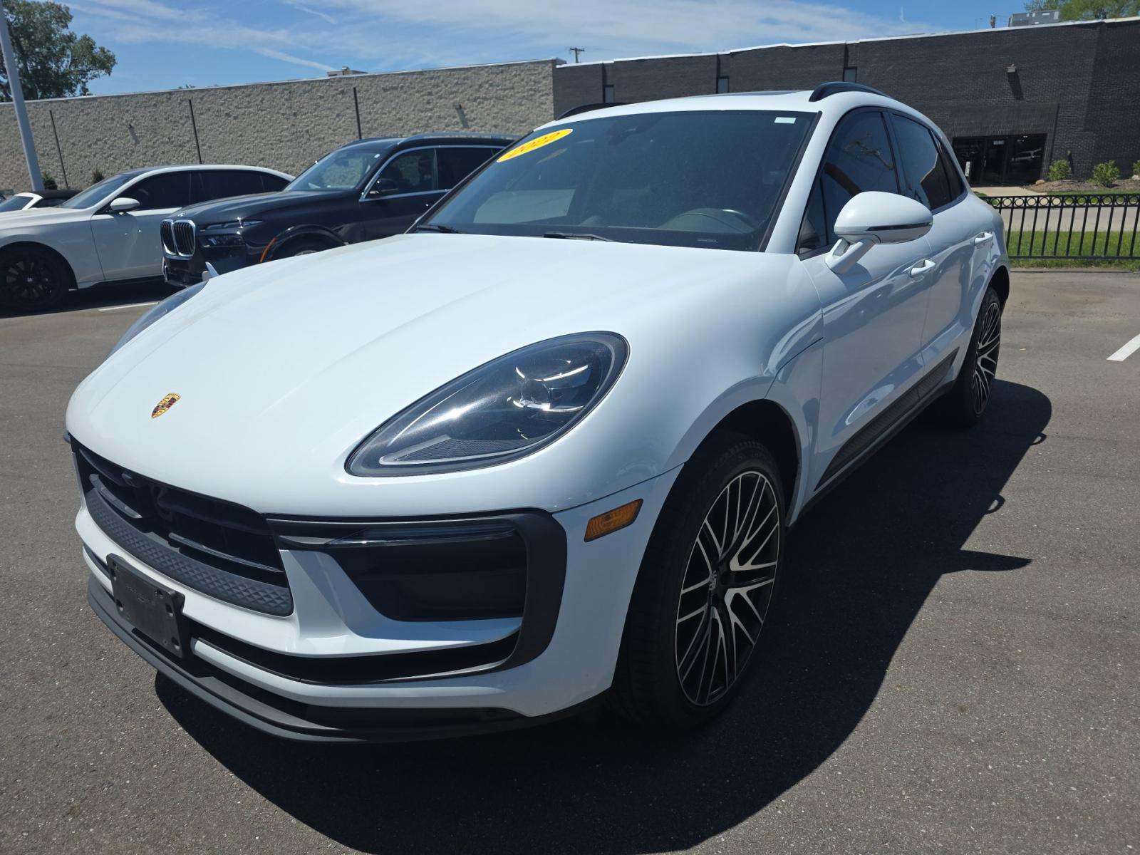 2022 Porsche Macan Base AWD